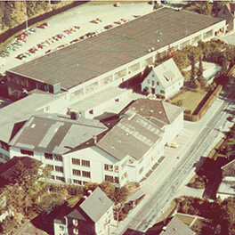Luftaufnahme der Produktion und Büros von MENNEKES am Standort Kirchhundem