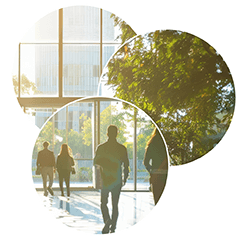 Nachhaltigkeitsleitbild der MENNEKES Gruppe Transparente überlappende Kreise zeigen Silhouetten von Menschen in lichtdurchflutetem Foyer.